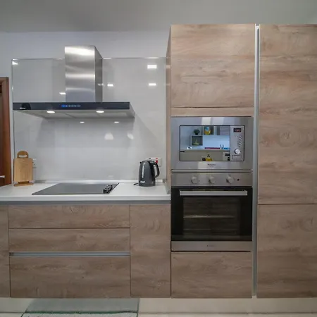 Bright And Spacious 3 Bedroom With Terrace And Shared Pool Gz-mave1-1 דירה