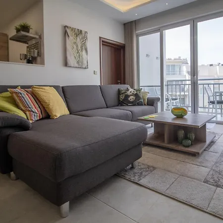 Bright And Spacious 3 Bedroom With Terrace And Shared Pool Gz-mave1-1 * Марсалфорн
