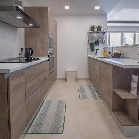 Bright And Spacious 3 Bedroom With Terrace And Shared Pool Gz-mave1-1 *