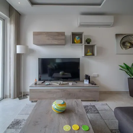 Bright And Spacious 3 Bedroom With Terrace And Shared Pool Gz-mave1-1 Marsalforn