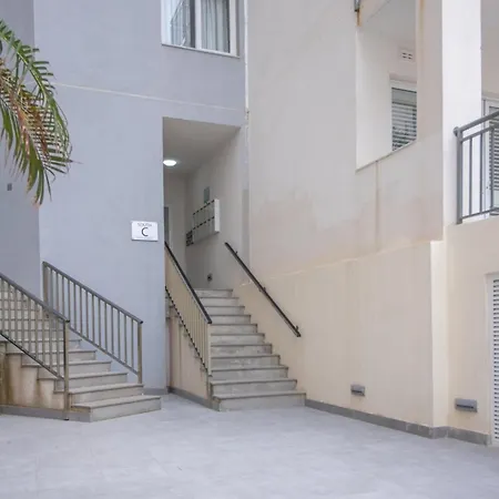 Апартаменты Bright And Spacious 3 Bedroom With Terrace And Shared Pool Gz-mave1-1